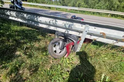 Nesuvaldė motorolerio – trenkėsi į atitvarus