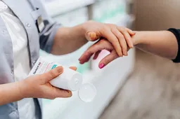 Prausimas be vandens. Kaip išvengti odos pažeidimų vyresniame amžiuje?