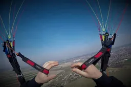 Nukrito parasparnis – sužalotas pilotas perduotas medikams