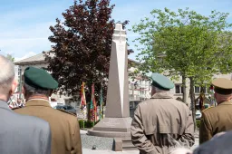 Prie naujo paminklo Senamiesčio skvere – salvės už partizanus, kariuomenę ir Lietuvos žmones