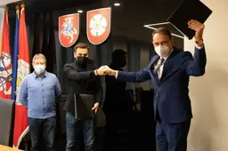 Meras pasirašė sutartį dėl investicijų Pramonės parke, čia norima gaminti skrydžio simuliatorių vairalazdes