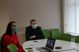 Bus šienaujamos rajoninių kelių pakelės, seniūnijose sodinamos gėlės