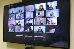 Nuotoliniame posėdyje prašyta, kad politikų pavardės ir veidai būtų matomi