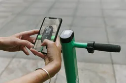 „Bolt“ pradeda el. paspirtukų sezoną