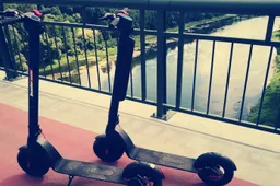 Paspirtukininkams siūloma nauja prievolė: tektų dėvėti šalmus