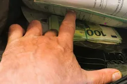 Slėpdamas nuo muitininkų mėgino įsivežti grynuosius