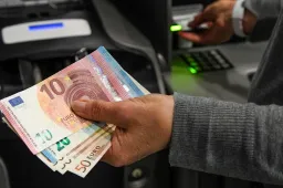 Iš vyro išviliojo apvalią sumą