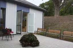 Globos namai atveria duris artimųjų lankymui