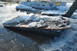 Ilgojo šventinio savaitgalio dovanėlės: Nemune sugavo devynis plaustus su rūkalais