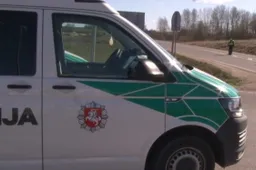 Girtas apsivertė su „Ford“, neblaivios vairuojama „Škoda“ apgadino kitą automobilį