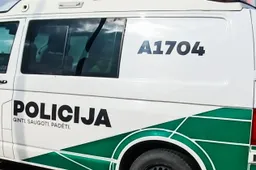 Topolių gatvėje rastas narkotikų maišelis su penkiais pakeliais šviesios spalvos miltelių