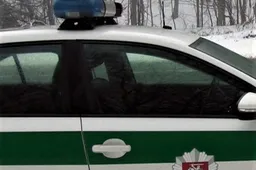 Policija alytiškį sustabdė vežant daugiau nei 100 litrų „naminukės“