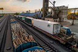 Lazdijuose ir Kalvarijoje – geležinkelio ir regiono kelių plėtros aptarimai