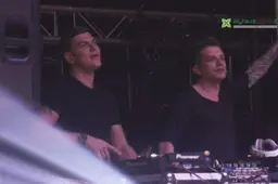 Muzikinis labdaros projektas su žvaigždėmis subliuško provincijos realybėje?