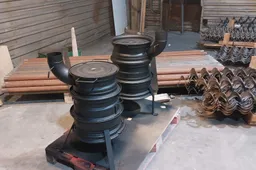 Pagalba kariaujančiai Ukrainai: rūšiavimo centruose renkami ratlankiai krosnelėms