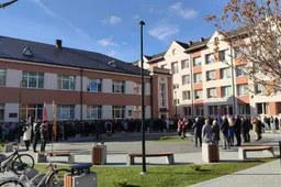 Trinkelizacija: iškirstus medžius prie gimnazijos pakeitė automobilių aikštelė, suoliukai ir šiukšliadėžės