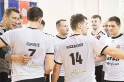 LRL reguliarų sezoną „Varsa-Stronglasas“ išvykoje baigė pergale prieš turnyro lentelės kaimyną