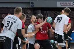 Dėl Lietuvos supertaurės kovosiantys varsiečiai pristatė naujokus, tarp jų – ir pirmas užsienietis Alytaus rankinyje