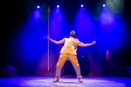 Legendinė komedija „Urvinis žmogus“ lankysis Alytuje