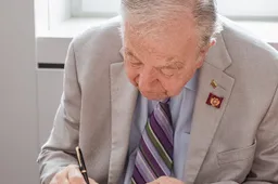 LR garbės konsului JAV įteiktos Alytaus miesto garbės piliečio regalijos