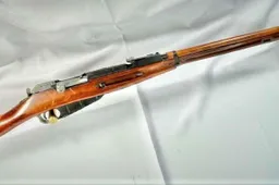 Istorinį karo arsenalą legalizuojantys muziejininkai priversti kreiptis į policiją, ši – dėl neteisėtai laikomų ginklų