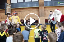 Kalėdų senelis išbandė Alytaus krepšinio akademijos lankus