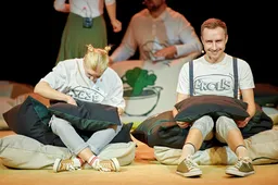Nuotaikingasis Keistuolių teatro spektaklis „TAIPNE“ atvyksta į Alytų!