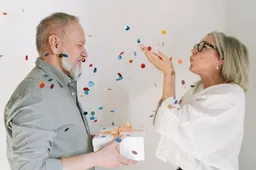 Simbolika persmelktos tradicinės ir šių laikų vestuvių metinių dovanos