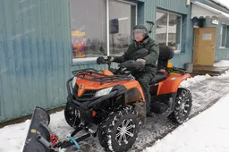 Simne ir Dauguose gatves valo seniūnijų traktoriai