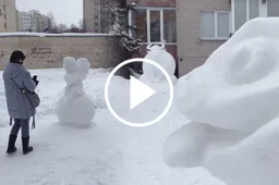 Statybininkų gatvėje pastatyta dar viena įspūdinga sniego skulptūra