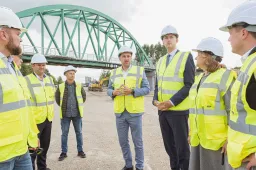 Ministras M. Skuodis Alytuje: „Tai kas, kad batus išsipurvini, bet pamatai viską pats“