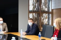 Susitikime su „Theca furniture“ aptartos baldų gamybos plėtros Alytuje galimybės