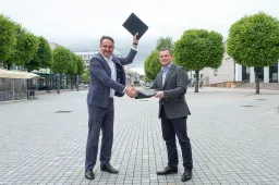 Pasirašyta sutartis su bendrove „Dvaro valda“