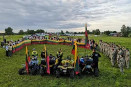 Tautiška giesmė skambėjo ant Olakalnio, Skrynios, Šventapetrio kalno, piliakalnių ir kitose vietose