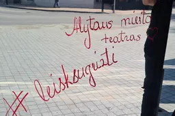 Į užsitęsusį karantiną reaguodamas Alytaus miesto teatras taria „Leisk sugrįžti“