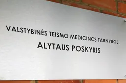 Šalia daugiabučio namo rastas mirusios moters kūnas