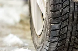 Universalios padangos: ar jos tinka jūsų automobiliui?