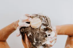 Kada reikia pakeisti šampūną: ženklai, kad jūsų plaukams reikia pokyčių