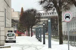 Griežtinamos karantino sąlygos: ribojamas judėjimas, užsidarys ne maisto prekių turgūs ir parduotuvės