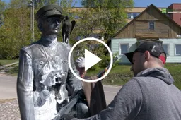 Paminklą apipylė dažais