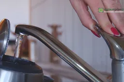 Vandens nebus dalyje Naujosios g. daugiabučių