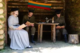 Varčios miške pagerbti okupantams pasipriešinę partizanai