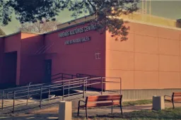 Kultūros centro pastatą „užminavo“ girtas vyras