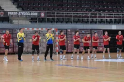 Dėl bilieto į taurės pusfinalį „Varsa-Stronglasas“ kovos su rankinio mylėtojų Alytuje nematyta komanda