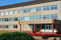 Veisiejų technologijos ir verslo mokyklai išlikti siūloma tampant profesinio mokymo centro filialu