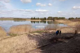 Alytaus valdybos aplinkosaugininkai tikrino, ar tvenkinyje ir pakrantėje neliko aliejaus