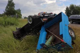 Alytaus rajone apvirto VAZ automobilis su priekaba