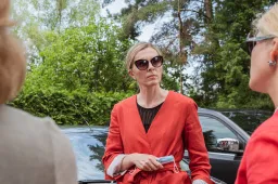 Pabėgėlių prieglaudas Dzūkijoje aplankiusi ministrė: „Suprantu, kad žmonės nerimauja dėl savo saugumo“