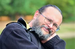 Komą dėl COVID-19 išgyvenęs ir mirties išvengęs Alytaus ligoninės darbuotojas: „Mokausi vaikščioti, sveikstu“