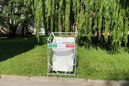 Už šiukšlynus prie konteinerių gresia baudos ir gyventojams, ir bendrijoms